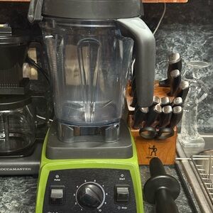 Green and Black Cooking Utensils for a Modern Kitchen